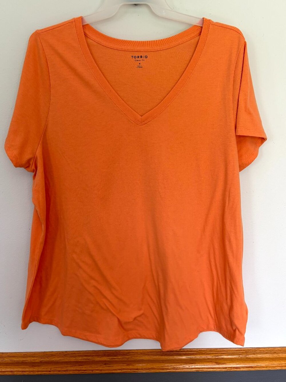 Torrid Classic Fit V-Neck T-shirt Orange Size 4